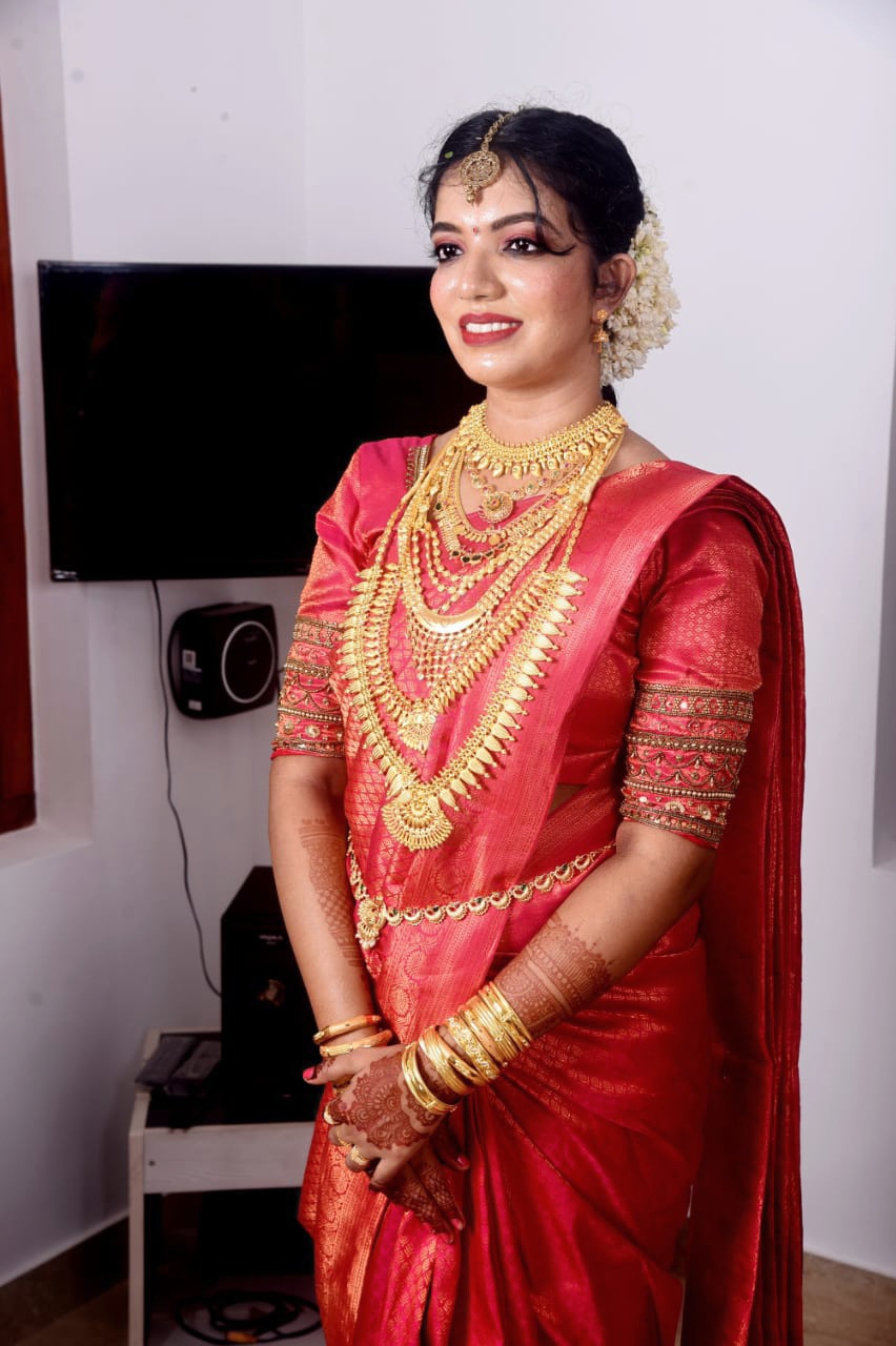 HEAVEN TOUCH BEAUTY PARLOUR VATAKARA